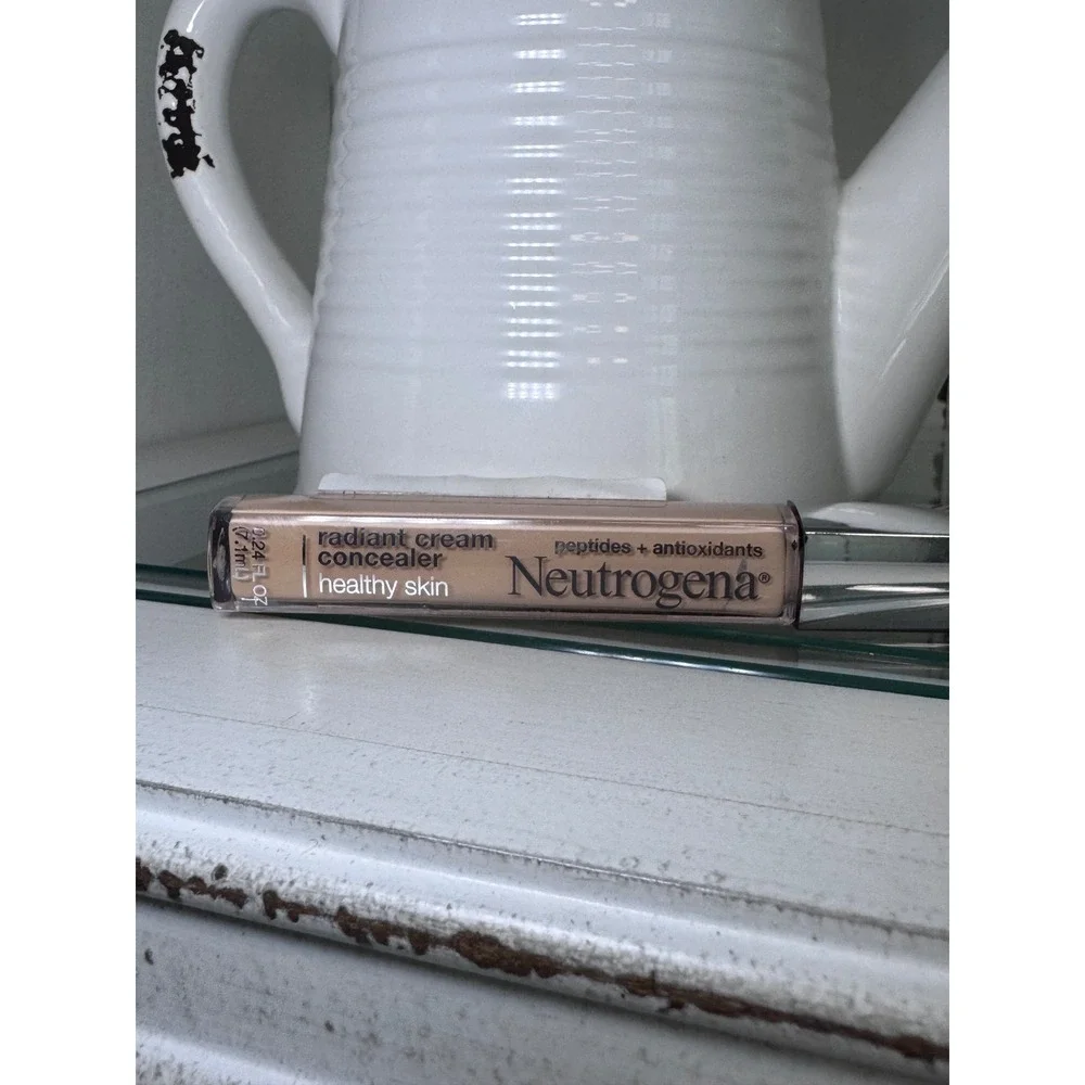 Neutrogena Healthy Skin Radiant Cream Concealer Sugar Light 03 0.24 fl oz NEW